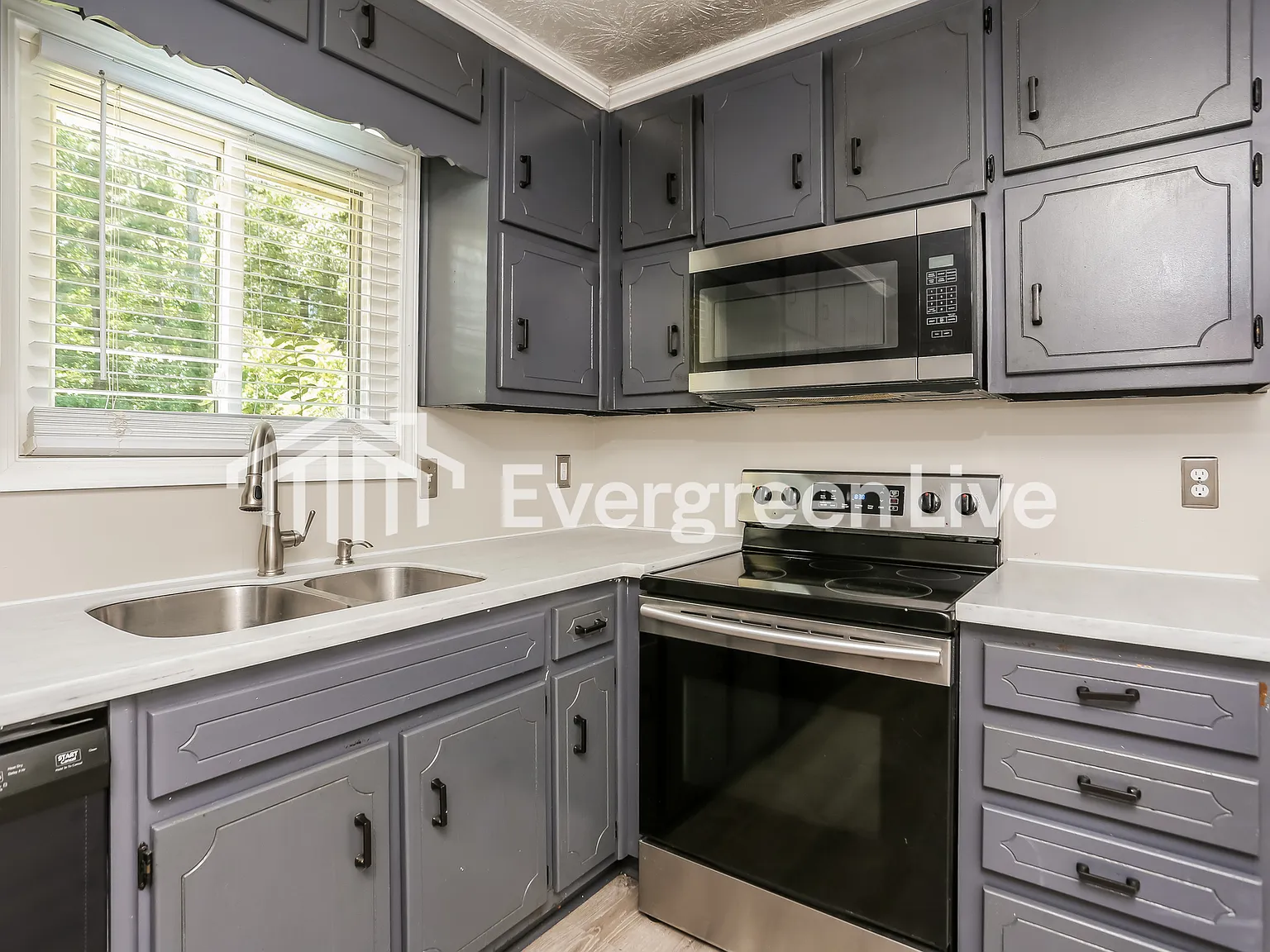 3 bed, 2.0 bath, 1702 sqft, $1,745 — Photo 4