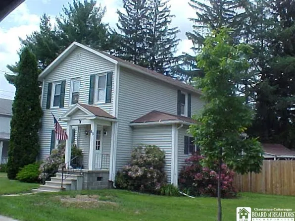 83 Brooklyn St, Portville, NY 14770