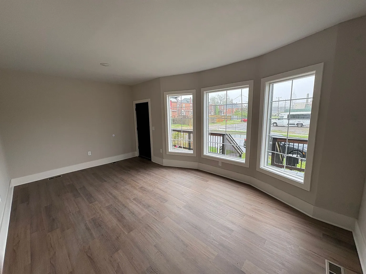 7436 Oakland St. — Photo 4