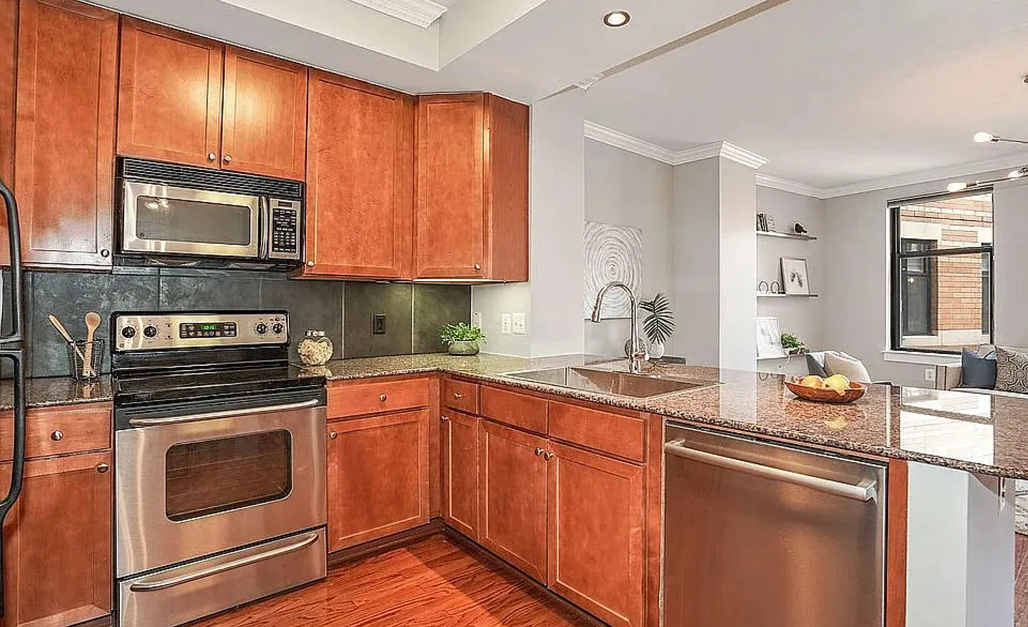 1 bed, 873 sqft, $2,850 — Photo 4
