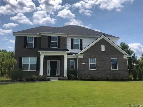 58600 Selma Dr, South Lyon, MI 48178