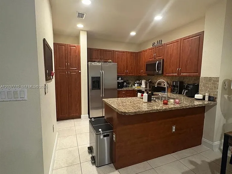 280 Las Brisas Cir #280 — Photo 7