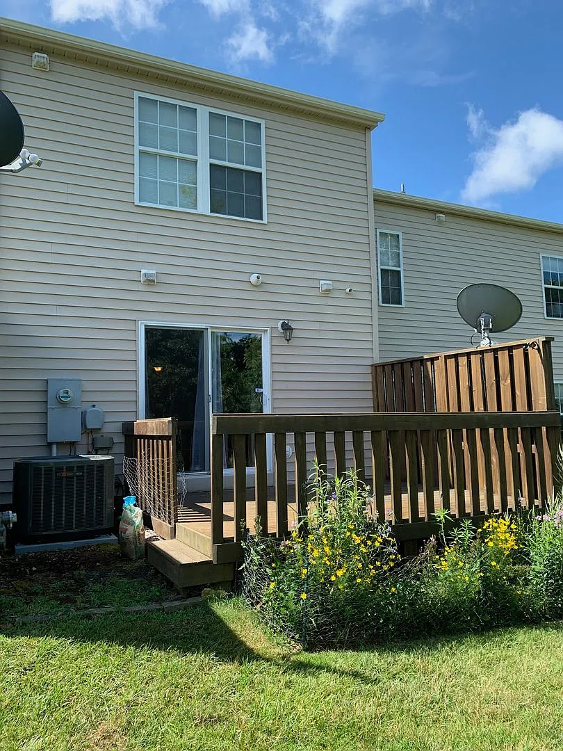 2 Bedroom 2.5 Bath Townhouse — Photo 2