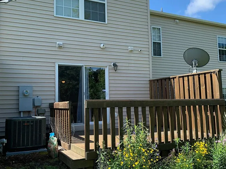 435 Oak Tree Blvd NW — Photo 2