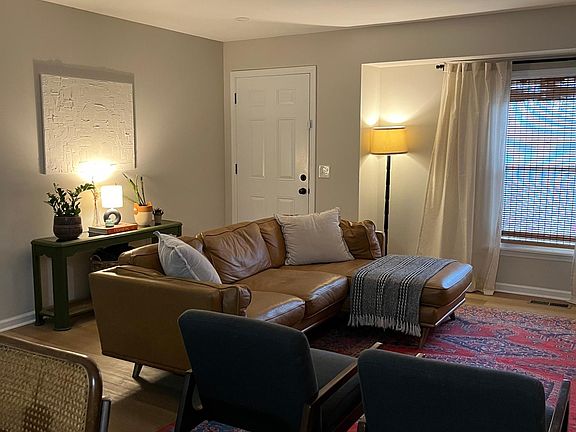 4th image of 228 Shawn Dr