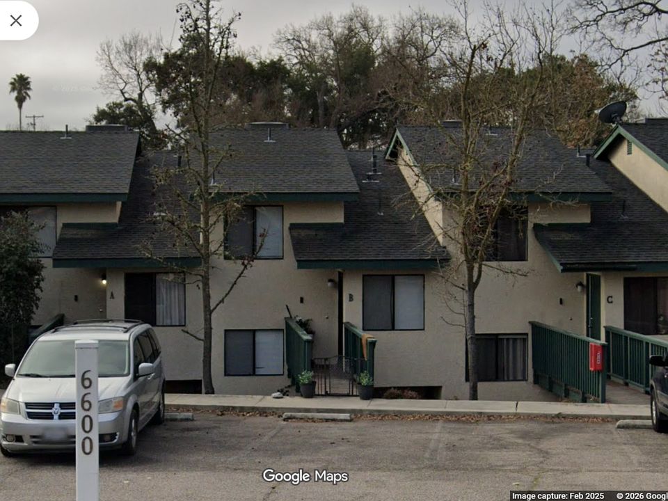 Quiet end unit in a centrally-located 4-plex (5 minute walk from downtown Atascadero)