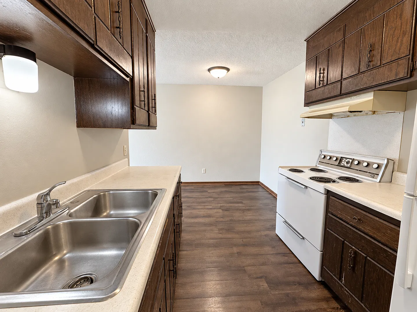 83 Arlington Ave West — Photo 2