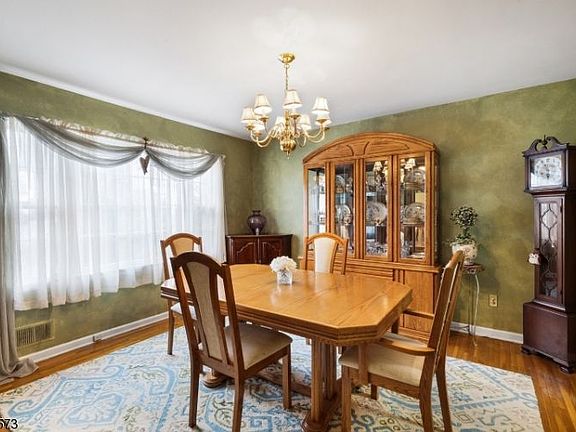 5th image of 11 Wexford Dr