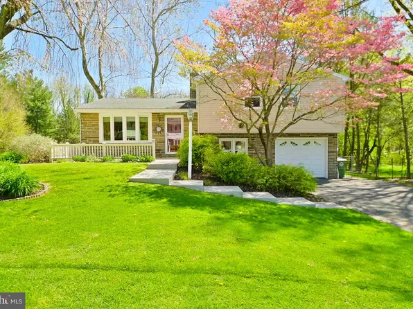 1607 Fiddlewood Dr, Lancaster, PA 17602