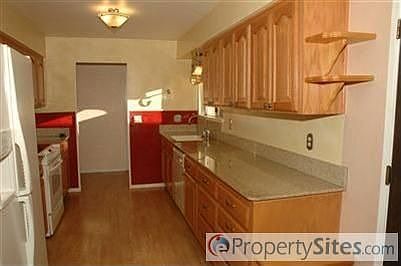 2nd image of 130 Sierra Woods Cir