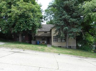 220 7th St, Manistee, MI 49660