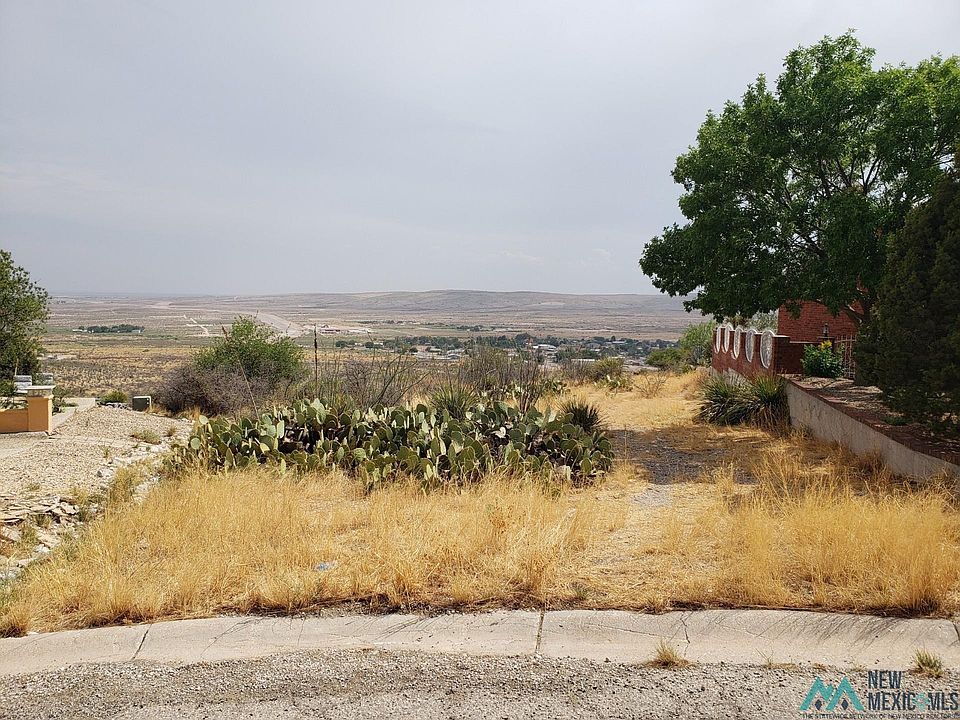 2nd image of 801 Dennis Way