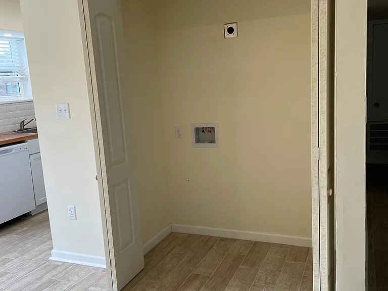 1005 Flanders Ln #1-2 — Photo 12