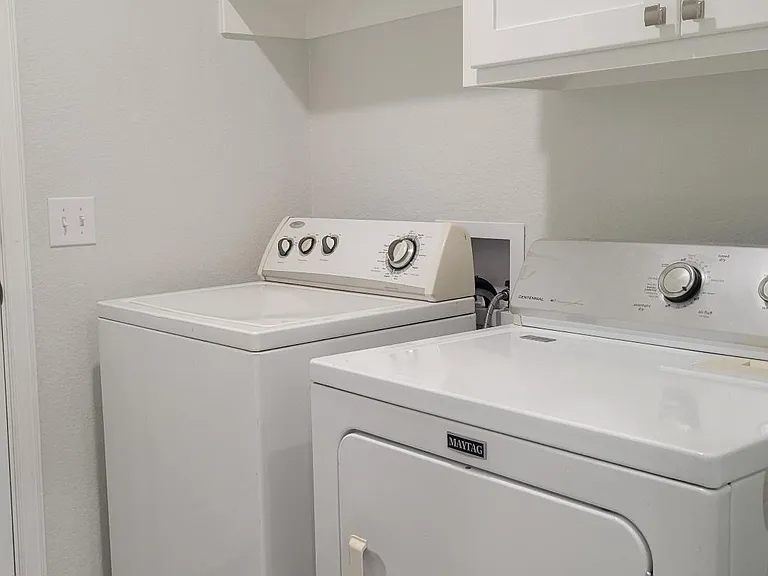 117 E Valley Dr — Photo 20