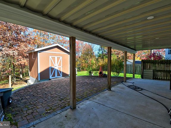 4th image of 121 Deer Hill Ct