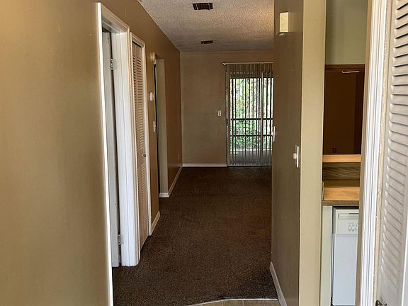 4th image of 3001 Sir Hamilton Cir #8