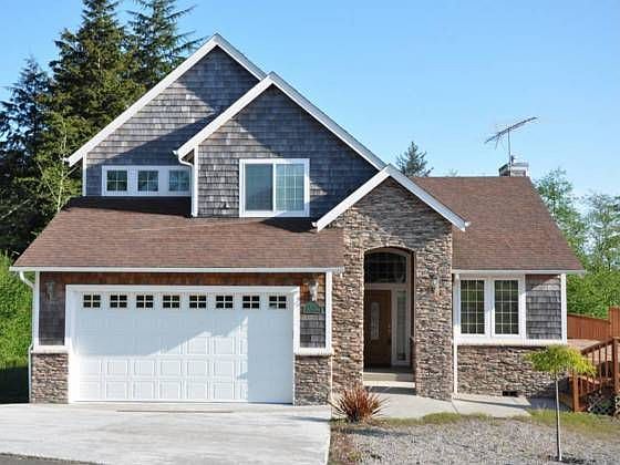 1st image of 200 Lakeview Dr