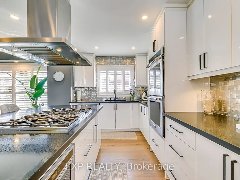 322 Mary St — Photo 13