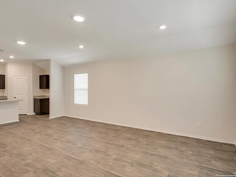 728 Armadillo Dr — Photo 11
