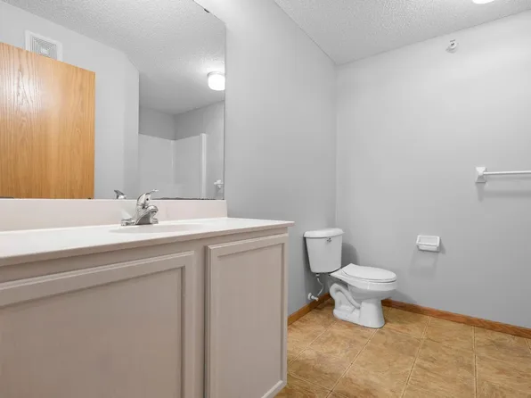 1590 Parkwood Dr, Woodbury, MN 55125