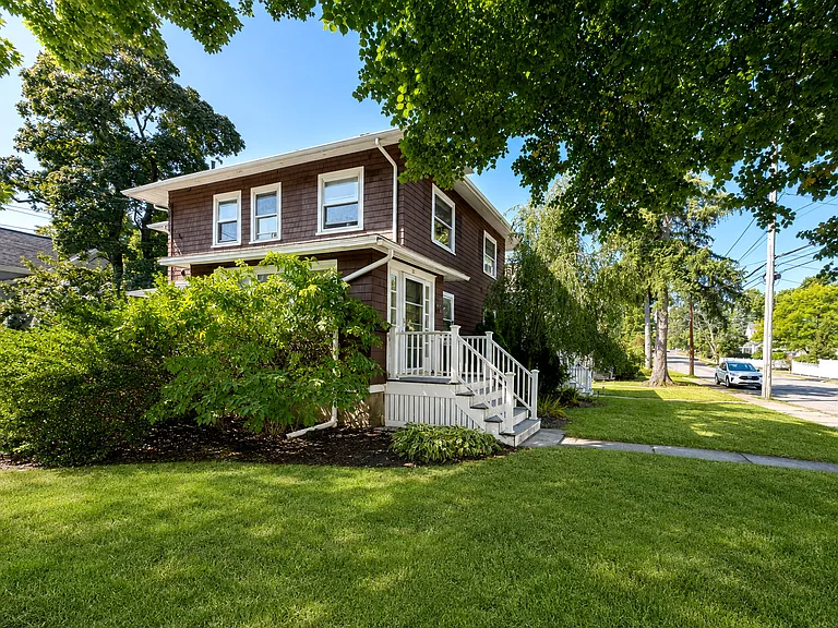 20 Middlesex Ave — Photo 10