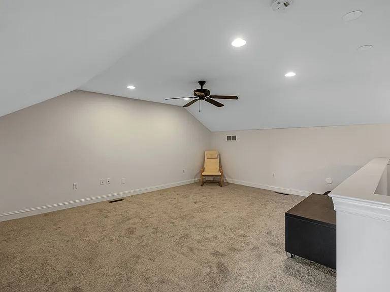 1019 Ford St — Photo 25