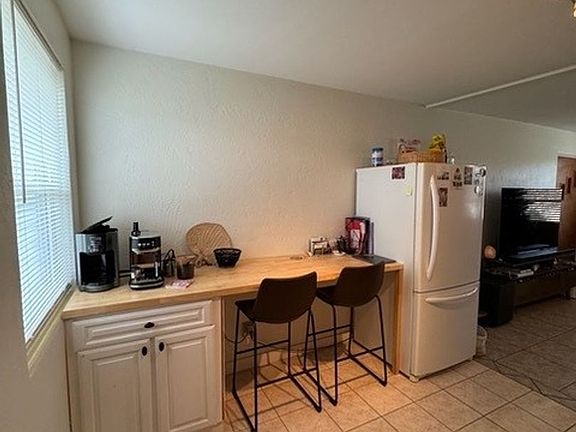 3rd image of 60 River Dr