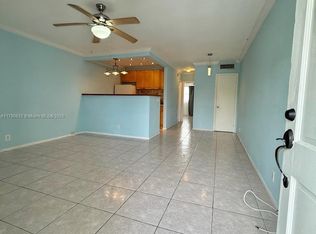 467 Golden Isles Dr APT 207, Hallandale, FL 33009