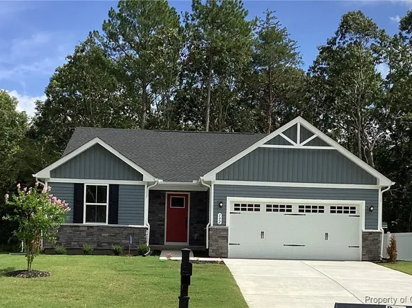 192 Pleasants Ln, Kilmarnock, VA 22482