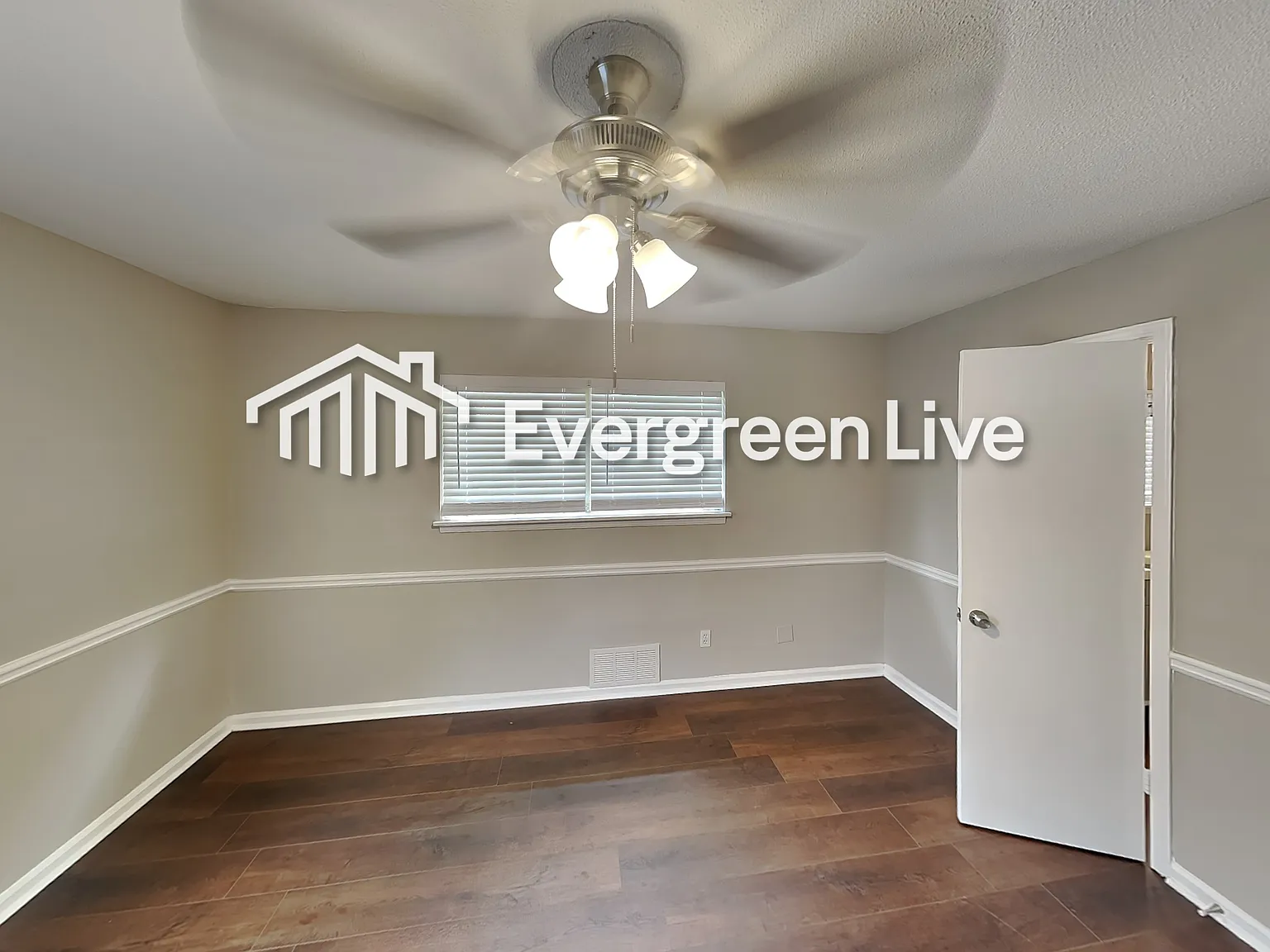 3 bed, 1.5 bath, 1202 sqft, $1,545 — Photo 2