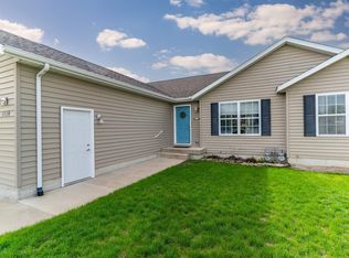 1520 Springbrook Dr, Cedar Falls, IA 50613