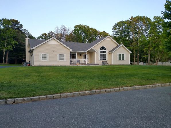 6 Susan Lane, Middle Island, NY 11953