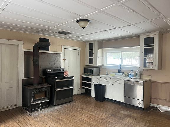 5th image of 1683 Intervale Road