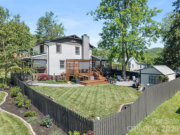 3rd image of 154 White Oak Ln