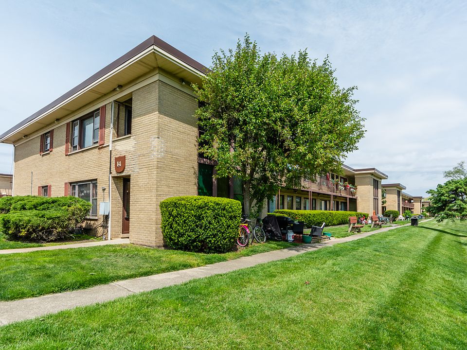 1st image of 14 King Arthur Ct APT 1