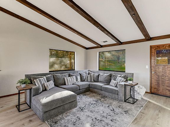 3rd image of 13684 Woodman Ln