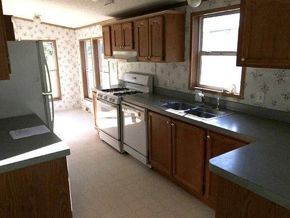 2nd image of 10344 S Willow Ave