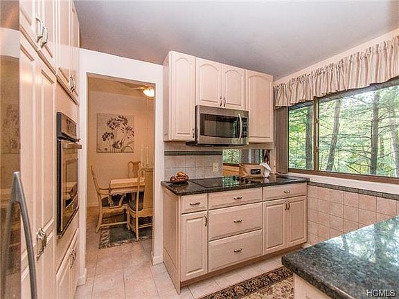 2nd image of 47 Spice Bush Ln
