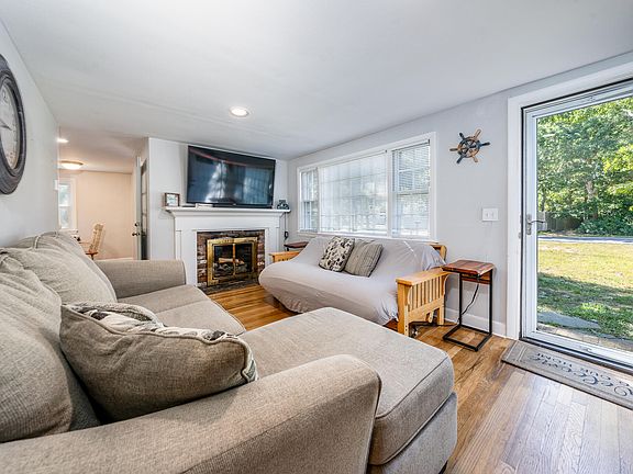 3rd image of 222 Mayfair Road
