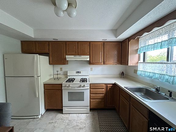 4th image of 184 Concord Court #184