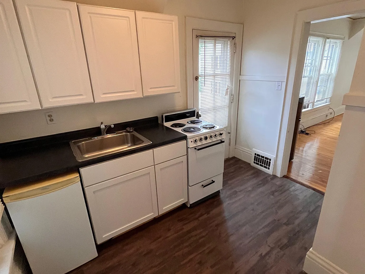 622 Howard Place - E — Photo 3