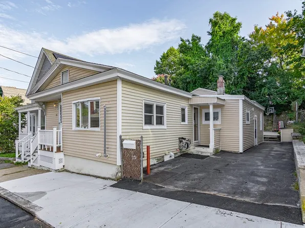 116 Weare St, Lawrence, MA 01843