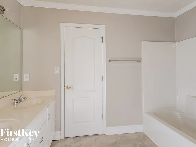 715 Roland Manor Dr — Photo 14