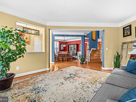 4th image of 632 Nash St