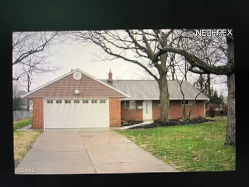 402 Cary Jay Blvd Photo 1