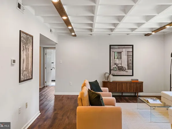 8201 Hull Dr, Wyndmoor, PA 19038