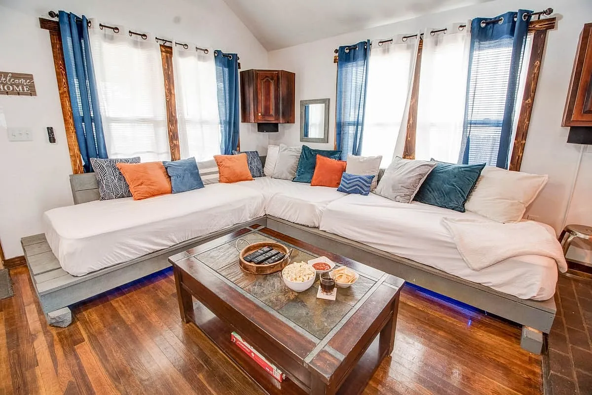 2 bed, 1350 sqft, $4,500 — Photo 4