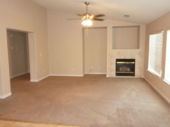 Family Room W/fireplace