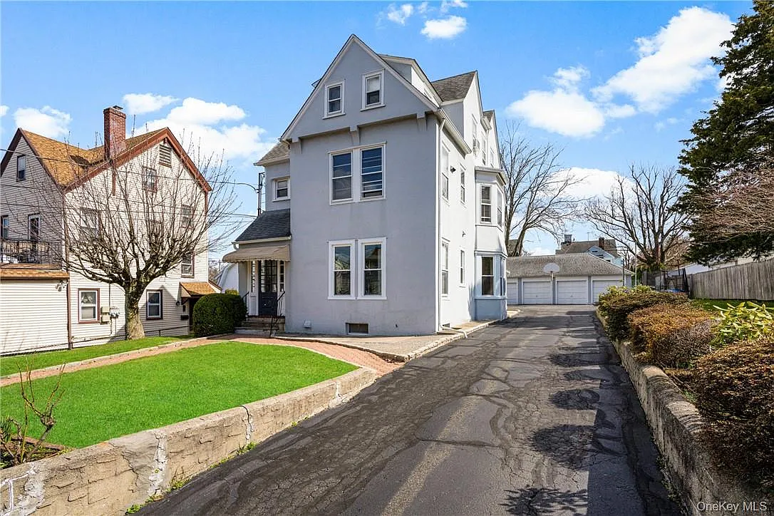 3 bed, 1.0 bath, 1100 sqft, $3,400 — Photo 1