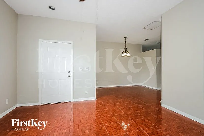 3 bed, 2.0 bath, 1400 sqft, $2,935 — Photo 4